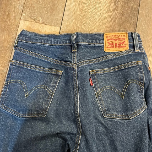 Levi’s 501 mid-rise straight leg jeans. Size 28 Waist, 30 length. - Picture 2 of 3